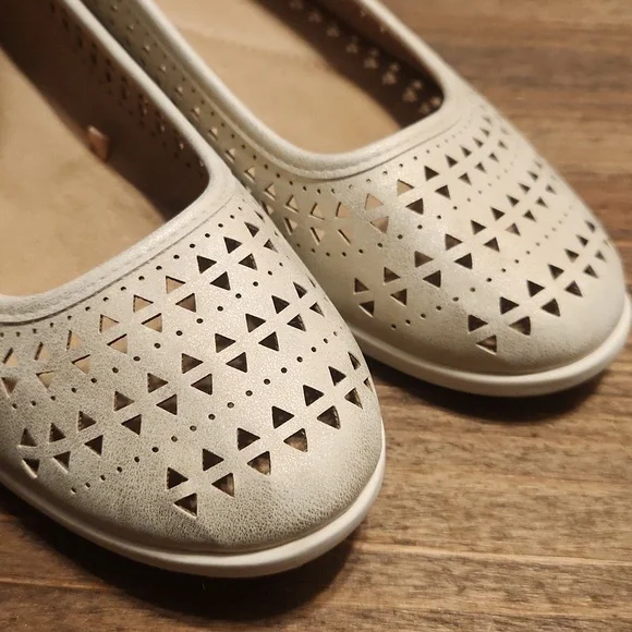 Cliffs By White Mountain Cut-Out Flats, Size 10M - Picture 4 of 9